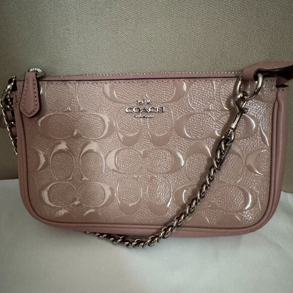 Coach Signature Debossed LG Wristlet with Chain BLUSH MINT #F22698 Never used - Picture 2 of 15